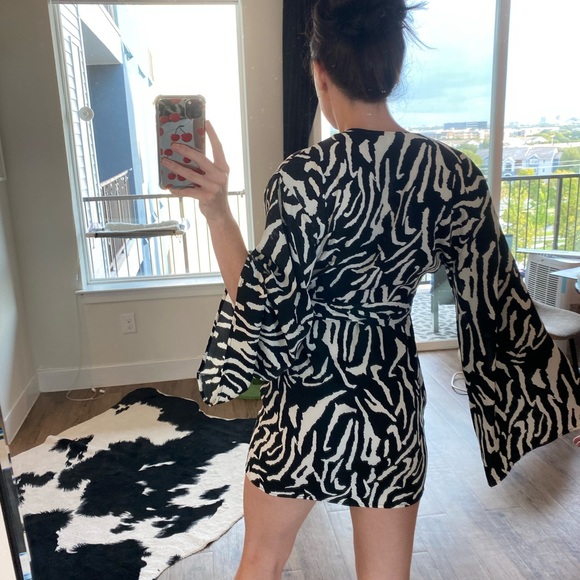 MUST SELL BY 4/17/23 TAKING ALL OFFERS - Nasty Gal Dress - Picture 6 of 6